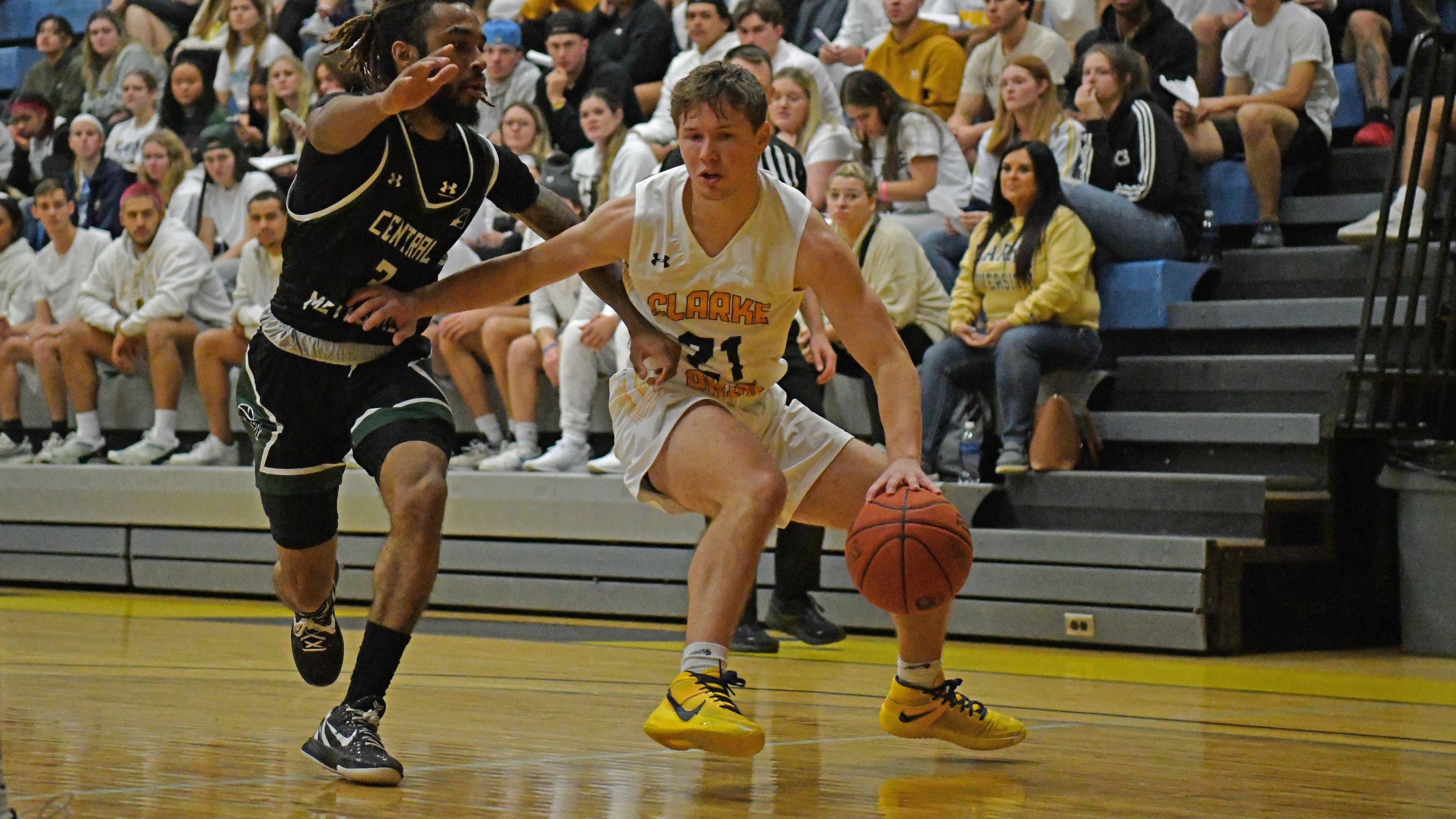 Yellowjackets swarm the Pride in a 96-79 defeat