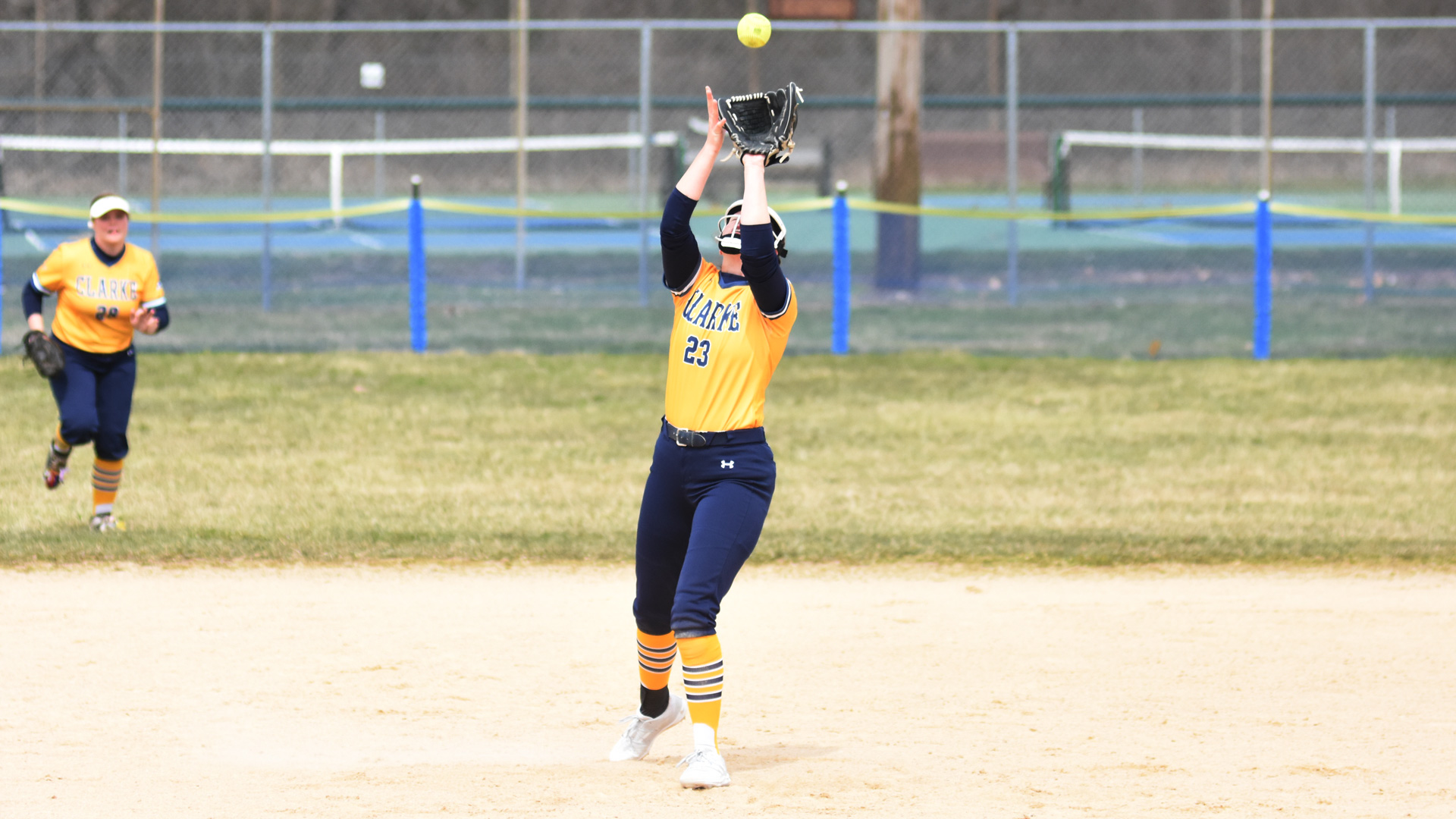 Late runs push Missouri Valley to wins over Pride