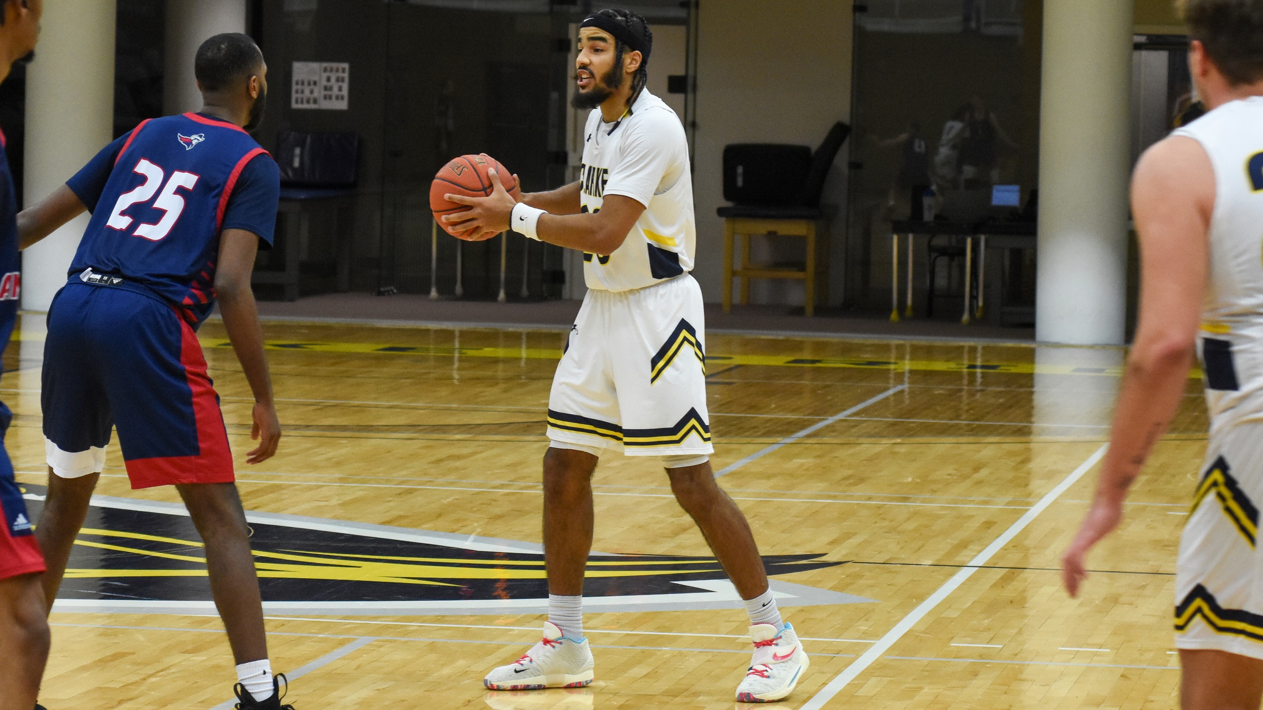 Johnson Scores 24 as Pride Win, 75-72 Over Benedictine