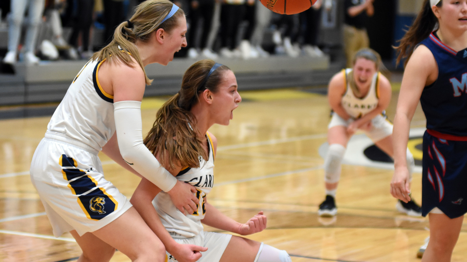 Starters come up clutch in 67-61 win over MidAmerica Nazarene in Heart Semifinal